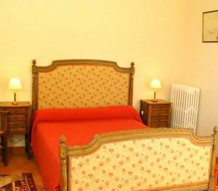 לינה וארוחת בוקר Chateau Belles Graves 2*