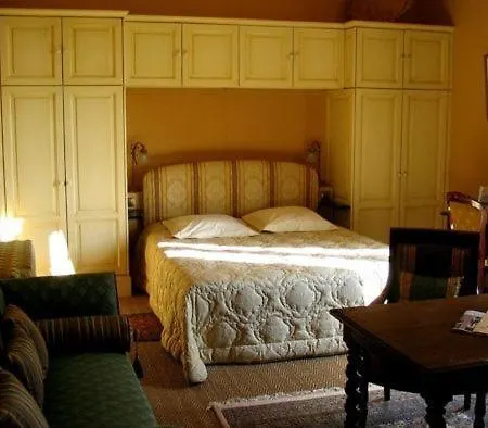 Chateau Belles Graves 2*