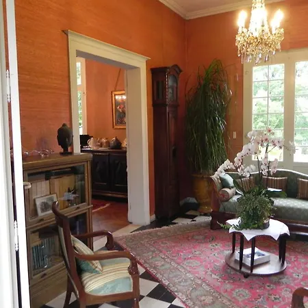 לינה וארוחת בוקר Chateau Belles Graves