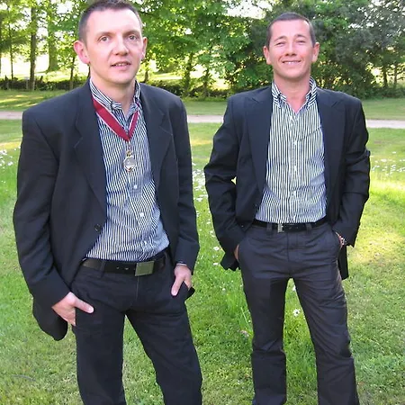 לינה וארוחת בוקר Chateau Belles Graves 2*