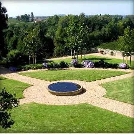 לינה וארוחת בוקר Chateau Belles Graves