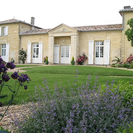 Chateau Belles Graves לינה וארוחת בוקר 2*