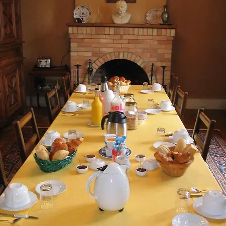 לינה וארוחת בוקר Chateau Belles Graves 2*