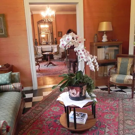 Chateau Belles Graves לינה וארוחת בוקר 2*